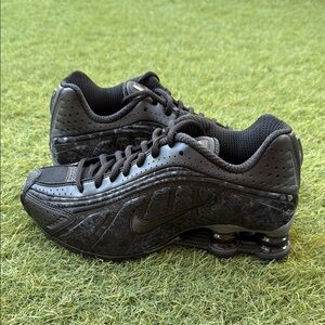 Nike Shoc R4